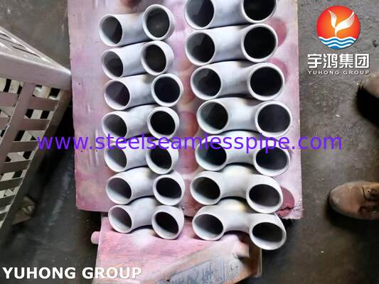 L'installation de tuyaux en acier inoxydable à coude de 180°